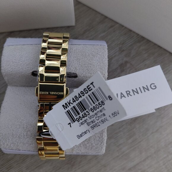 Michael Kors - Picture 3 of 4